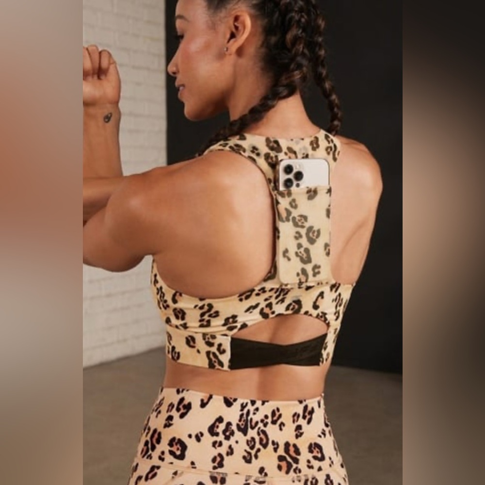 Fabletics On-The-Go Midi Medium Impact Sports Bra in Desert Leopard Size XXL-1X